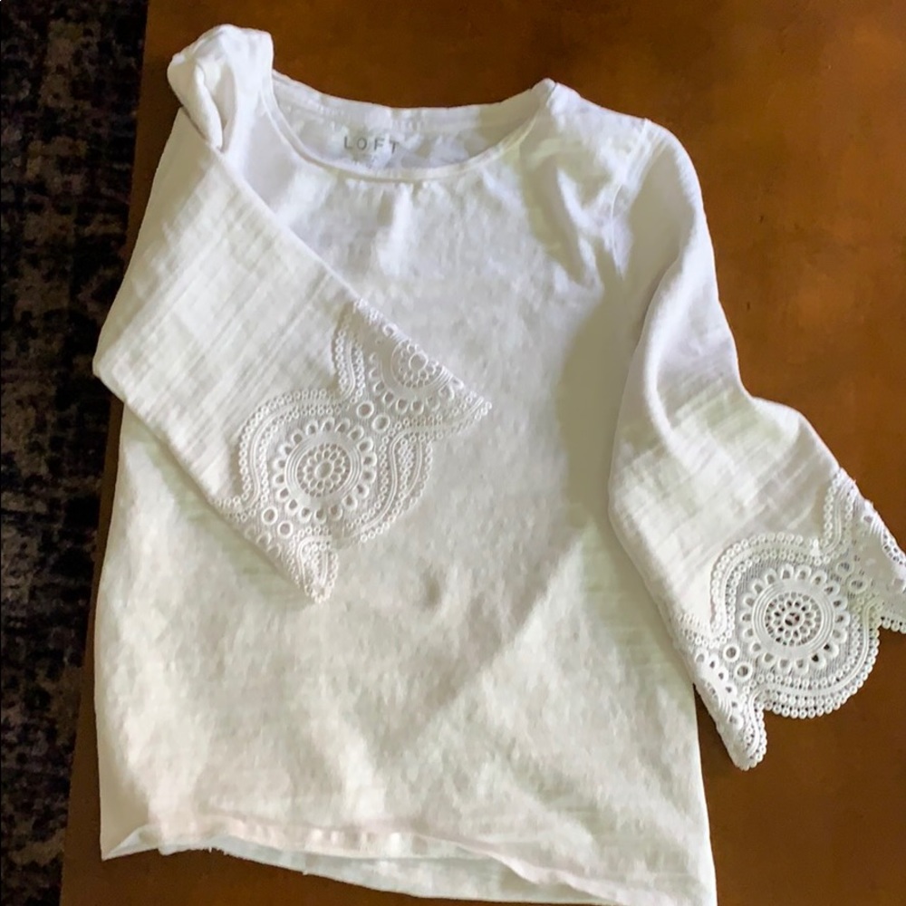 3/4 length white shirt with crochet sleeves